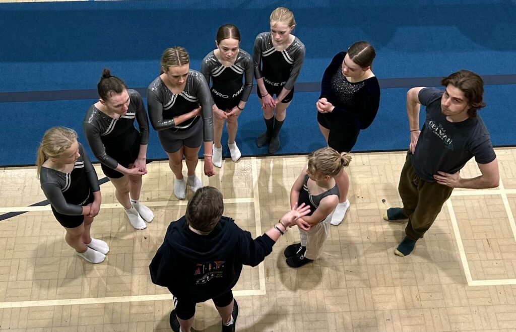 tamzin-reid-coaching-athletes tamzin reid coaching a group of athletes